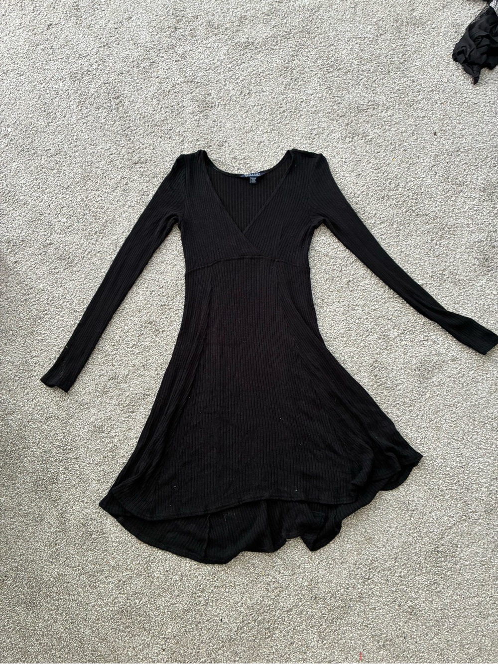 Super Soft Black Ribbed Flowy Long-Sleeve V-Neck Dress